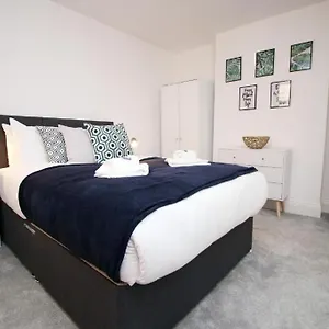 Charming 2-bed Escape In Vibrant Apartment Cardiff